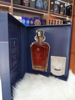 Johnnie Walker XR 19 Năm - Hộp Quà Tết 2024