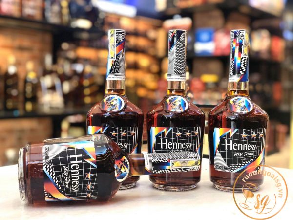 HENNESSY VERY SPECIAL – REMIXING THE PRESENT PANTONE