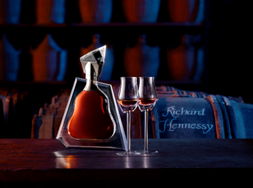 HENNESSY HỢP TÁC VỚI BERLUTI - MỘT CHAI RƯỢU KẾT HỢP THỜI TRANG