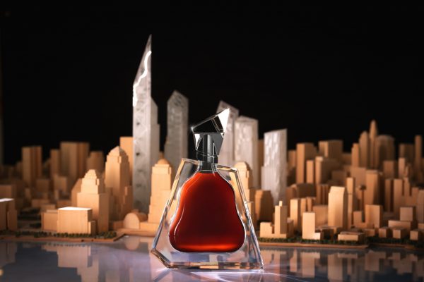 HENNESSY HỢP TÁC VỚI BERLUTI - MỘT CHAI RƯỢU KẾT HỢP THỜI TRANG